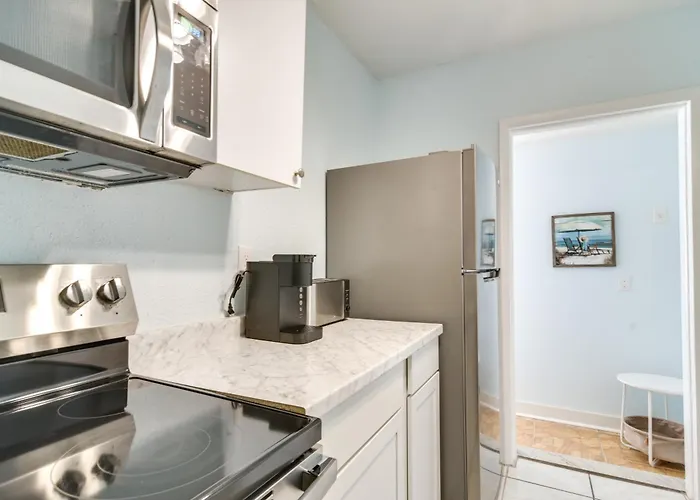 Apartment Florida Unit Steps From Indian Rocks Access!