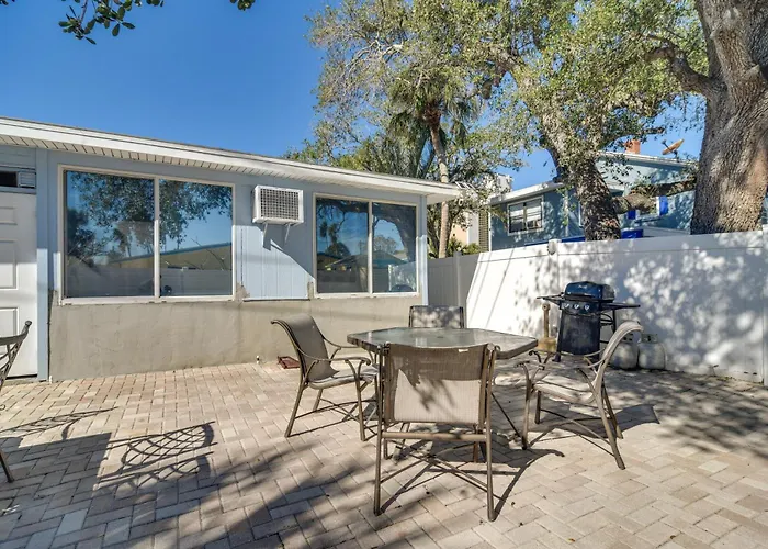Florida Unit Steps From Indian Rocks Access! Apartment *