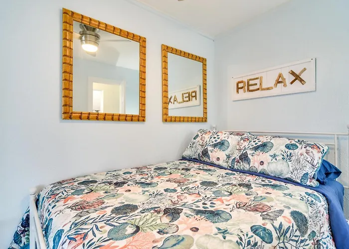 Apartment Florida Unit Steps From Indian Rocks Access!