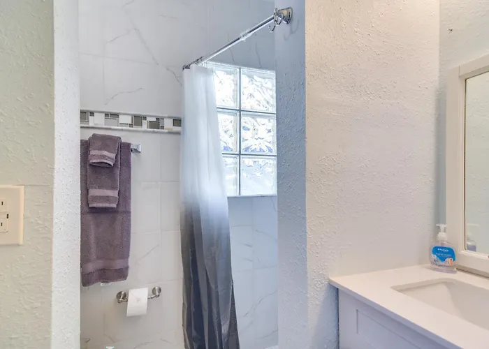 Florida Unit Steps From Indian Rocks Access! Apartment *