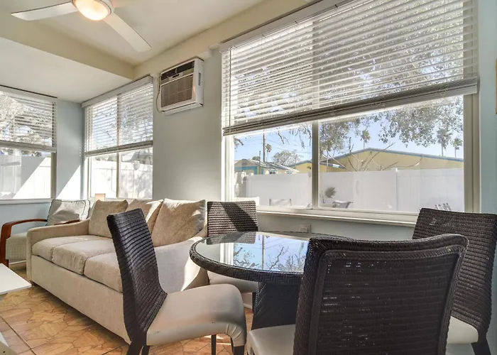 Apartment Florida Unit Steps From Indian Rocks Access!